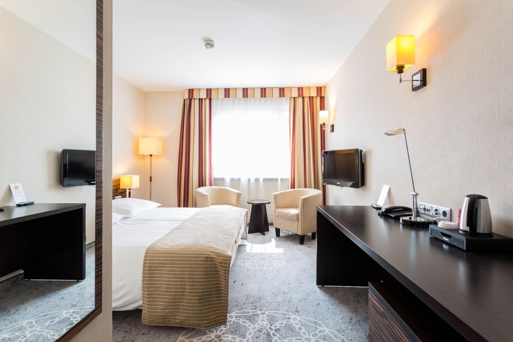 Qubus Hotel Kielce Exterior foto