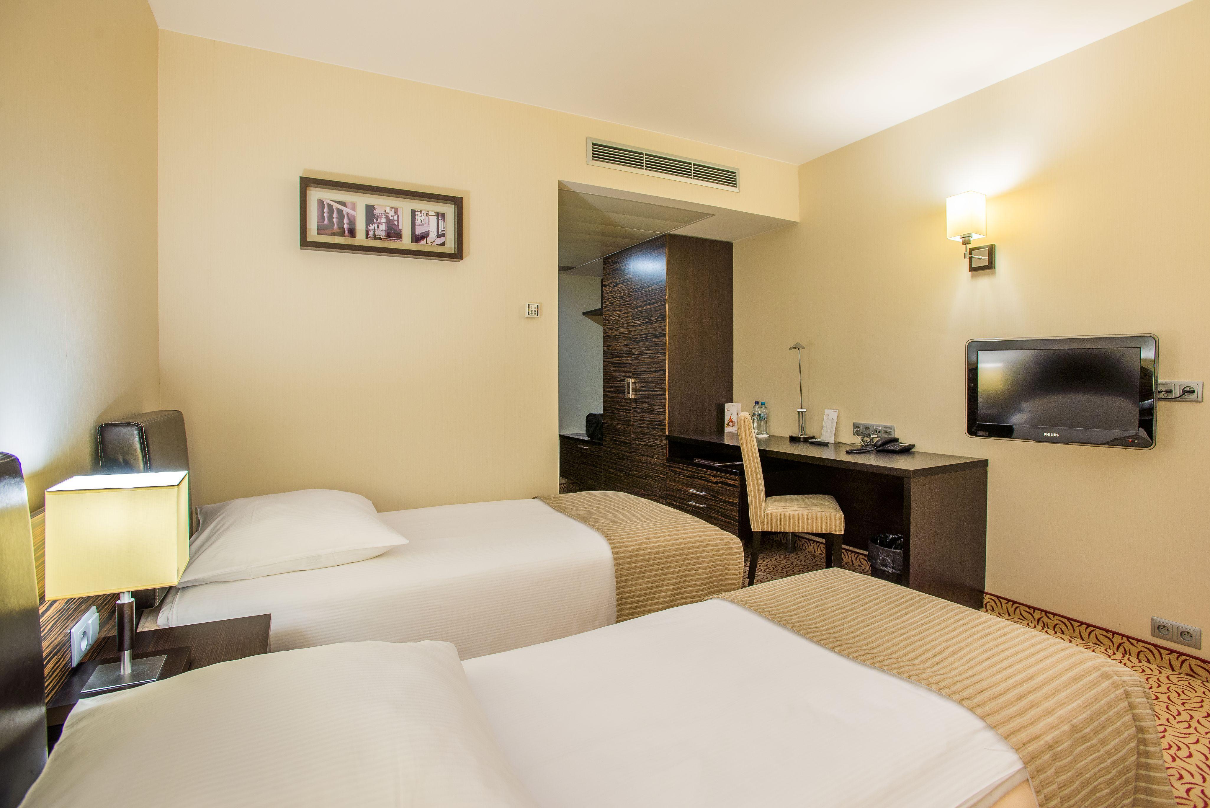 Qubus Hotel Kielce Exterior foto