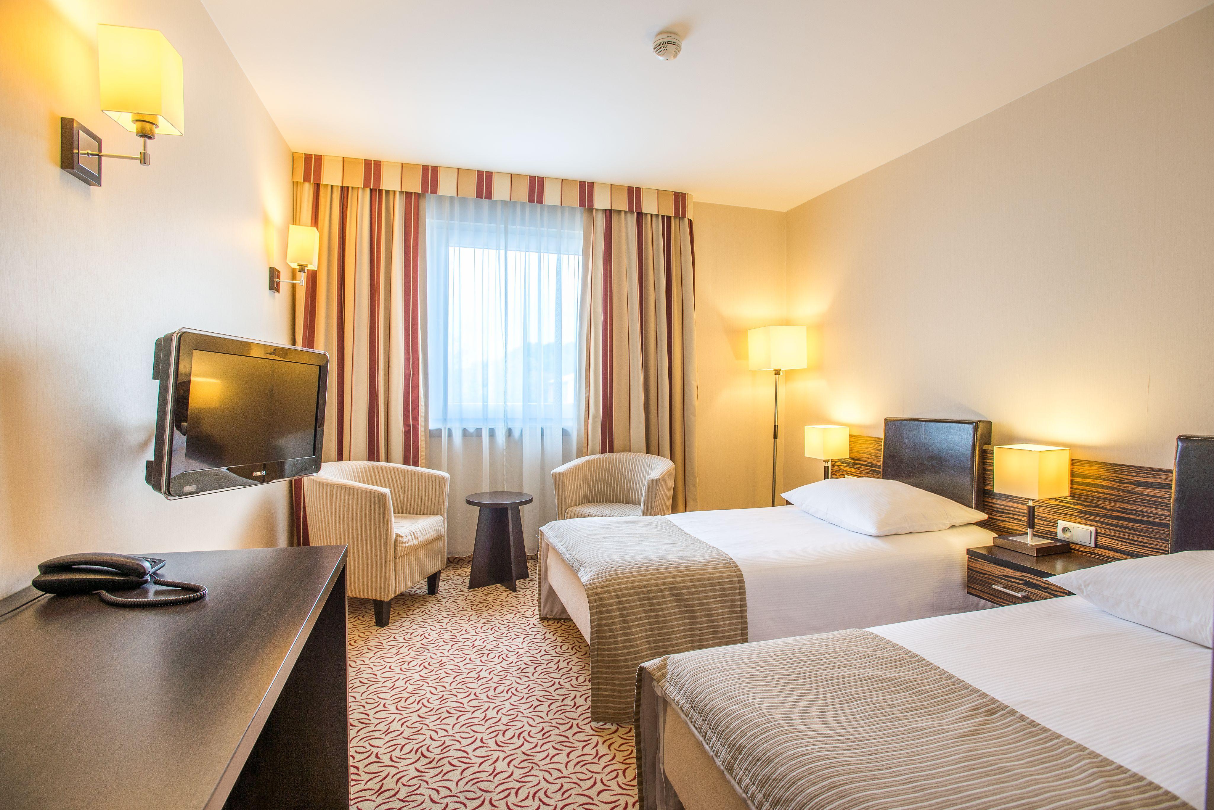 Qubus Hotel Kielce Exterior foto