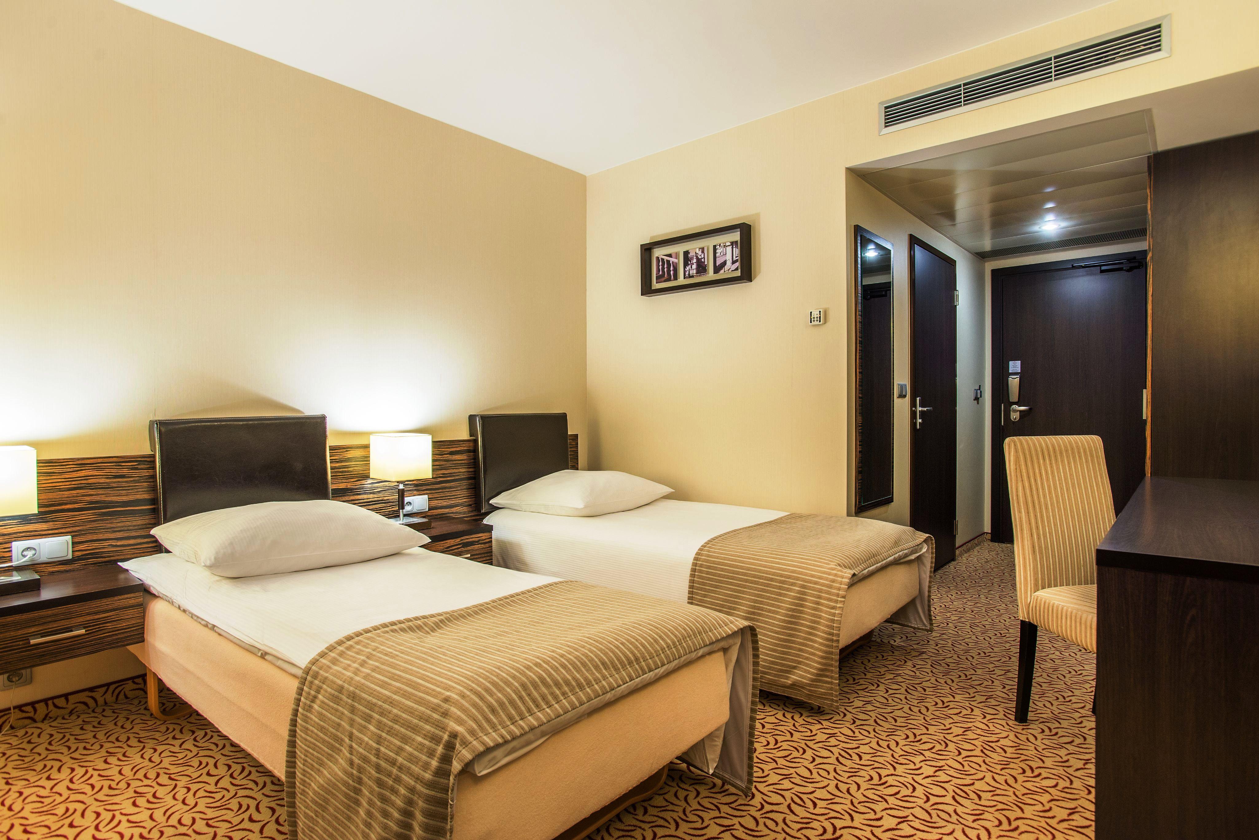 Qubus Hotel Kielce Exterior foto