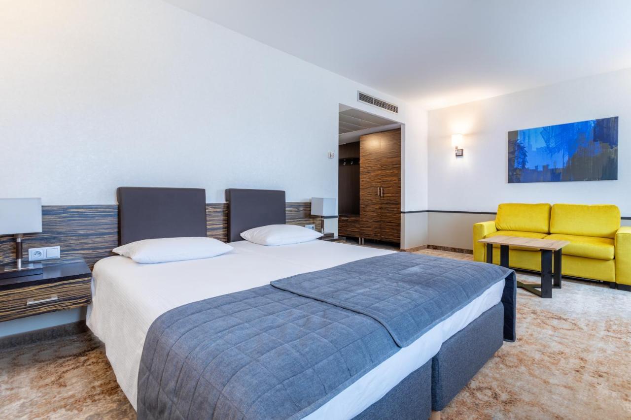 Qubus Hotel Kielce Exterior foto