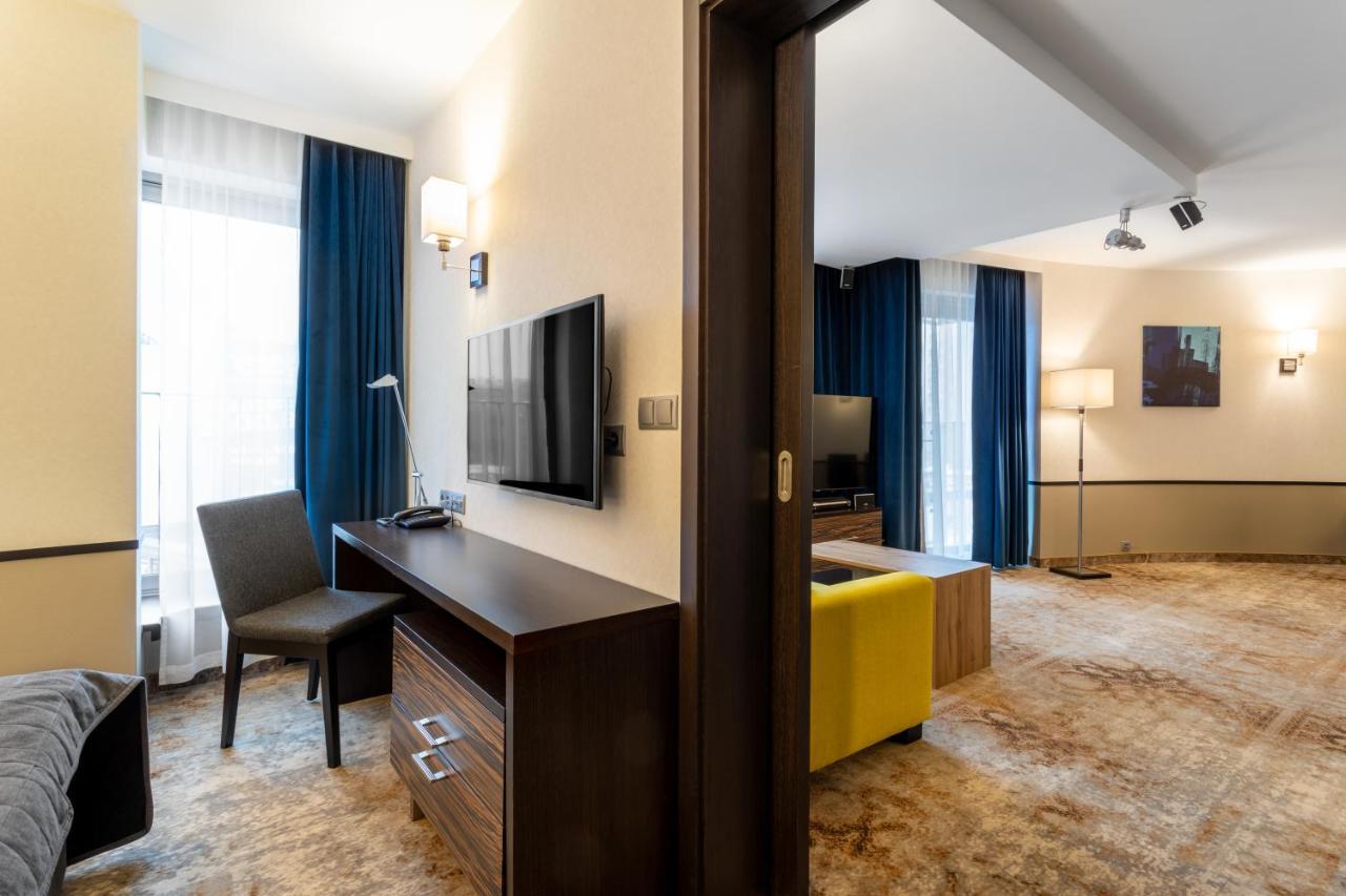 Qubus Hotel Kielce Exterior foto