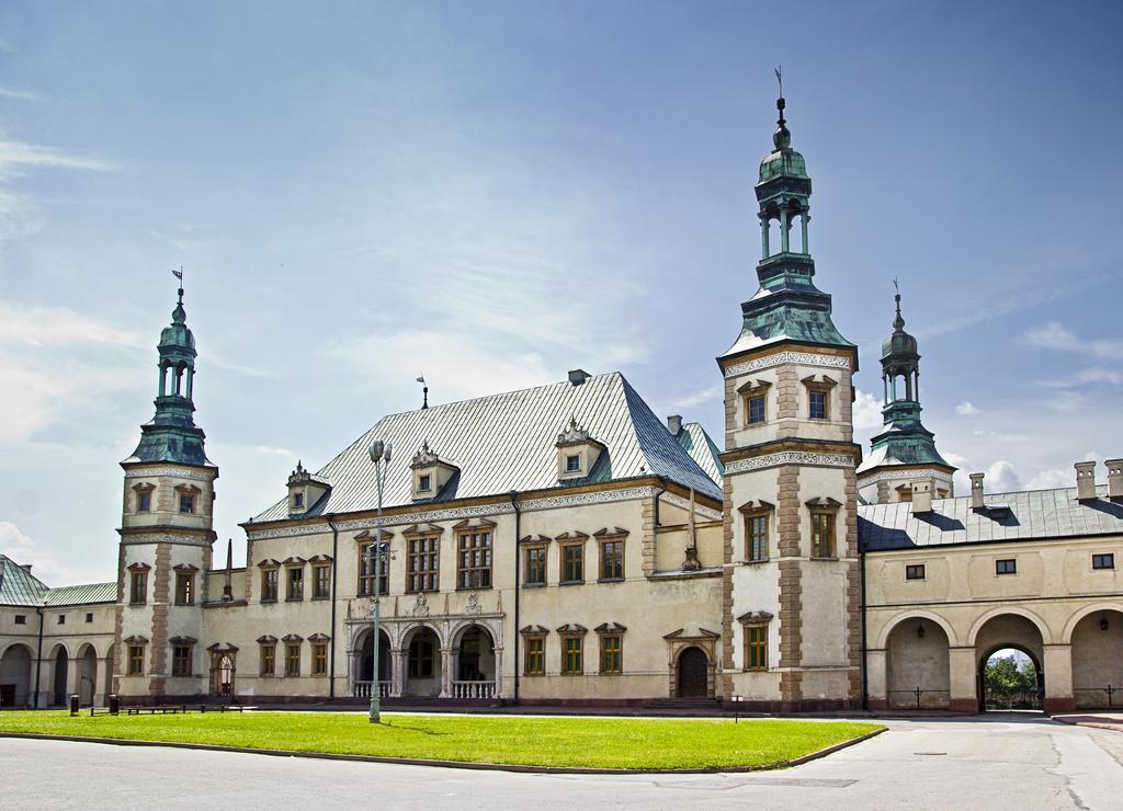 Qubus Hotel Kielce Exterior foto